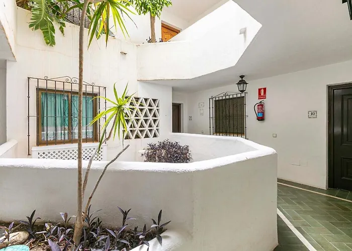 - Puerto Banus With Seaviews, 1br Марбелья